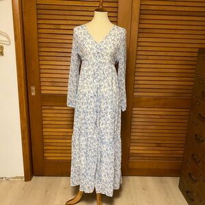 Sugarlips Blue and White Floral Long Sleeve Dress